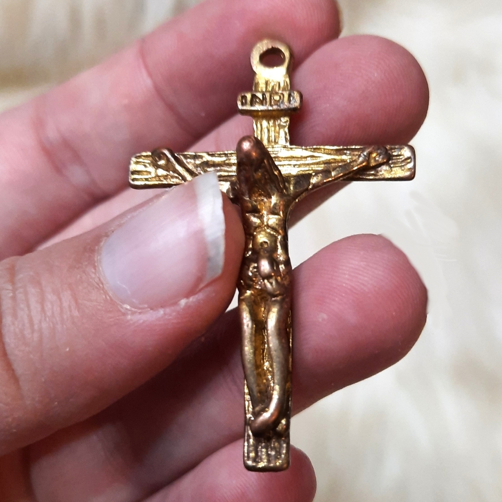 ~{Vintage}~ Gold tone crucifix charm.